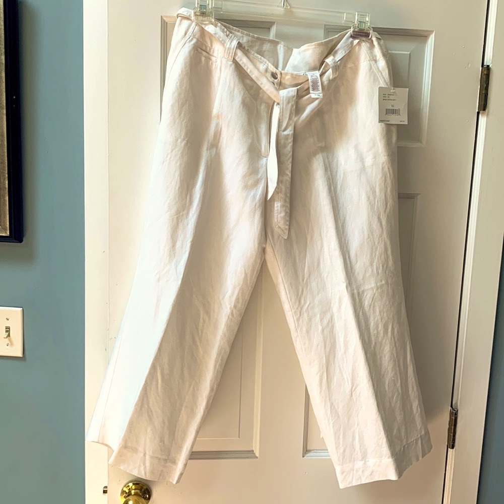 JH Collectibles "Capris" length pants. Size 16.
